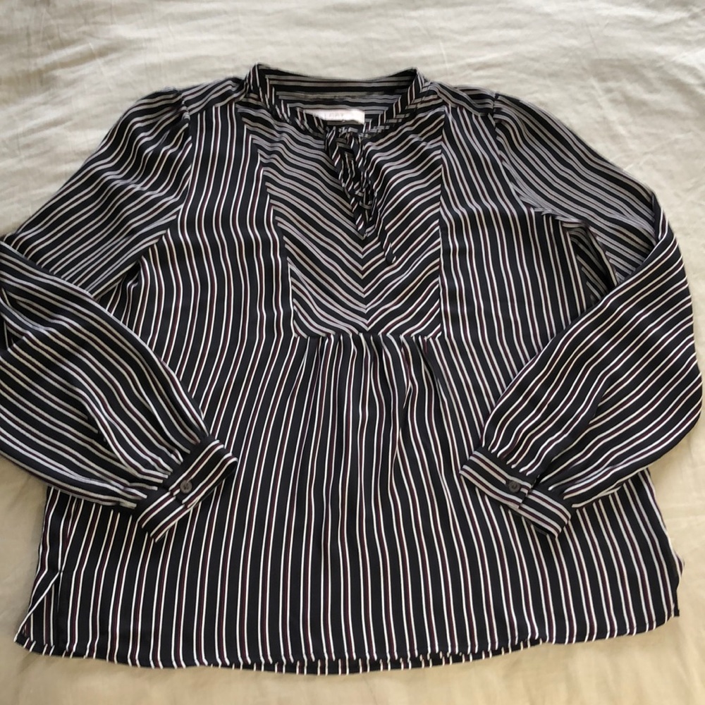 💕Beautiful Ann Taylor Loft Blouse💕 - Picture 8 of 8